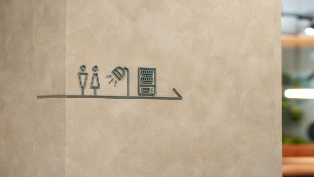 Restroom（トイレ）のサイン
ピクトグラムで表現